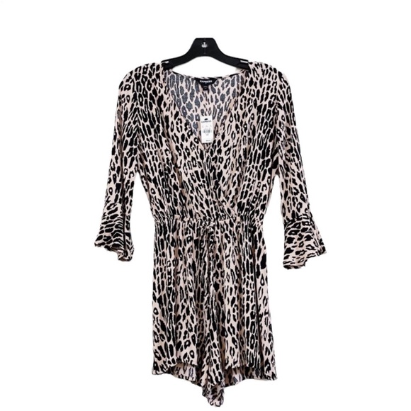 BNWT! Express Factory Cheetah Print Surplice Bell Sleeve Romper Size XXS - Picture 8 of 9